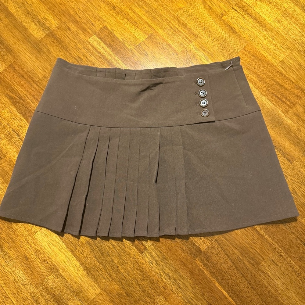 NWT $116 BCBGMAXAZRIA Short Pleated Mahogany Brown Skirt - Size 4!
